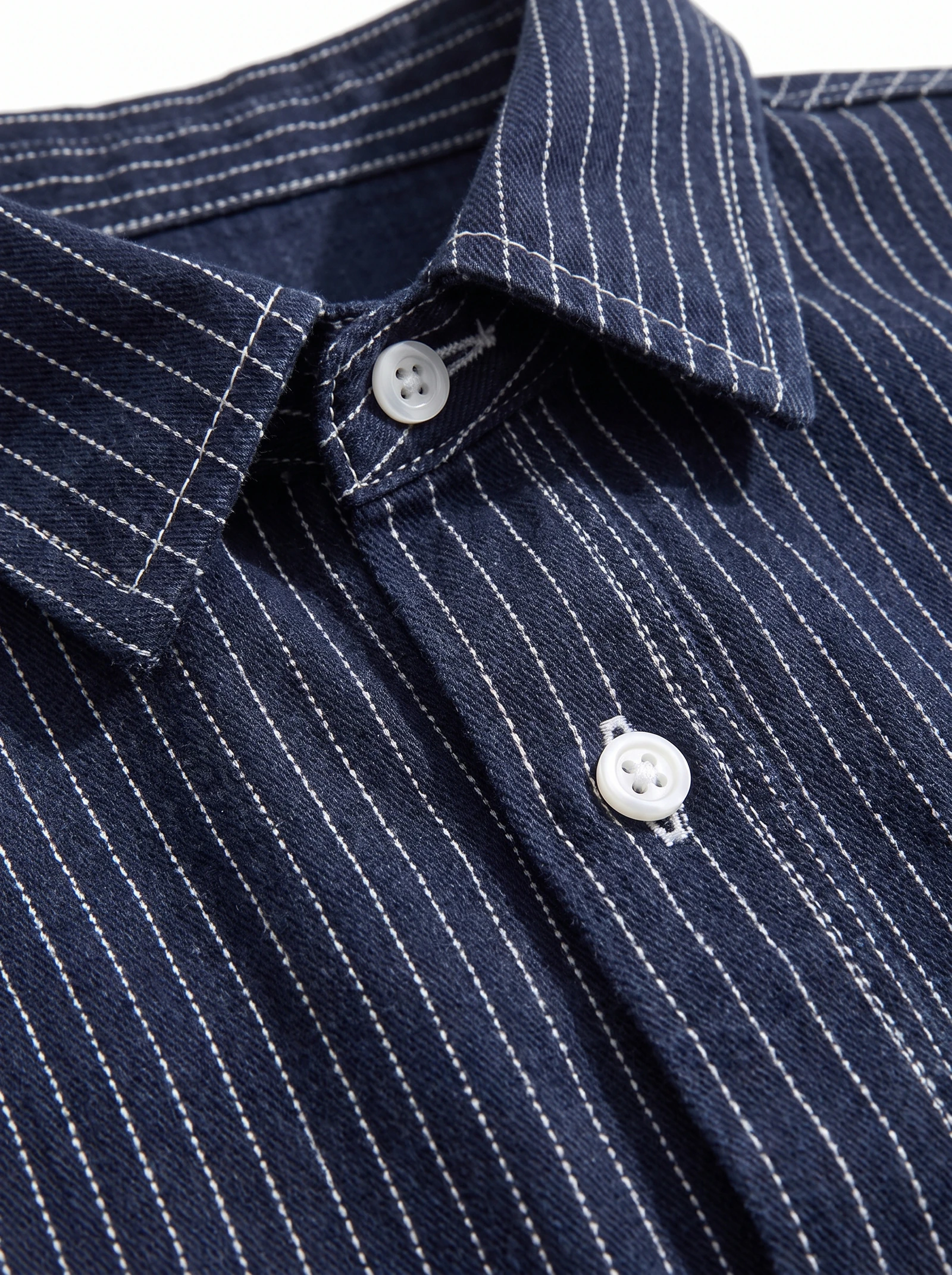 Overshirt Navy a Rayas: detalle de la prenda, tejido y acabados, fotografía de producto (3 de 9) — Centrix Core
