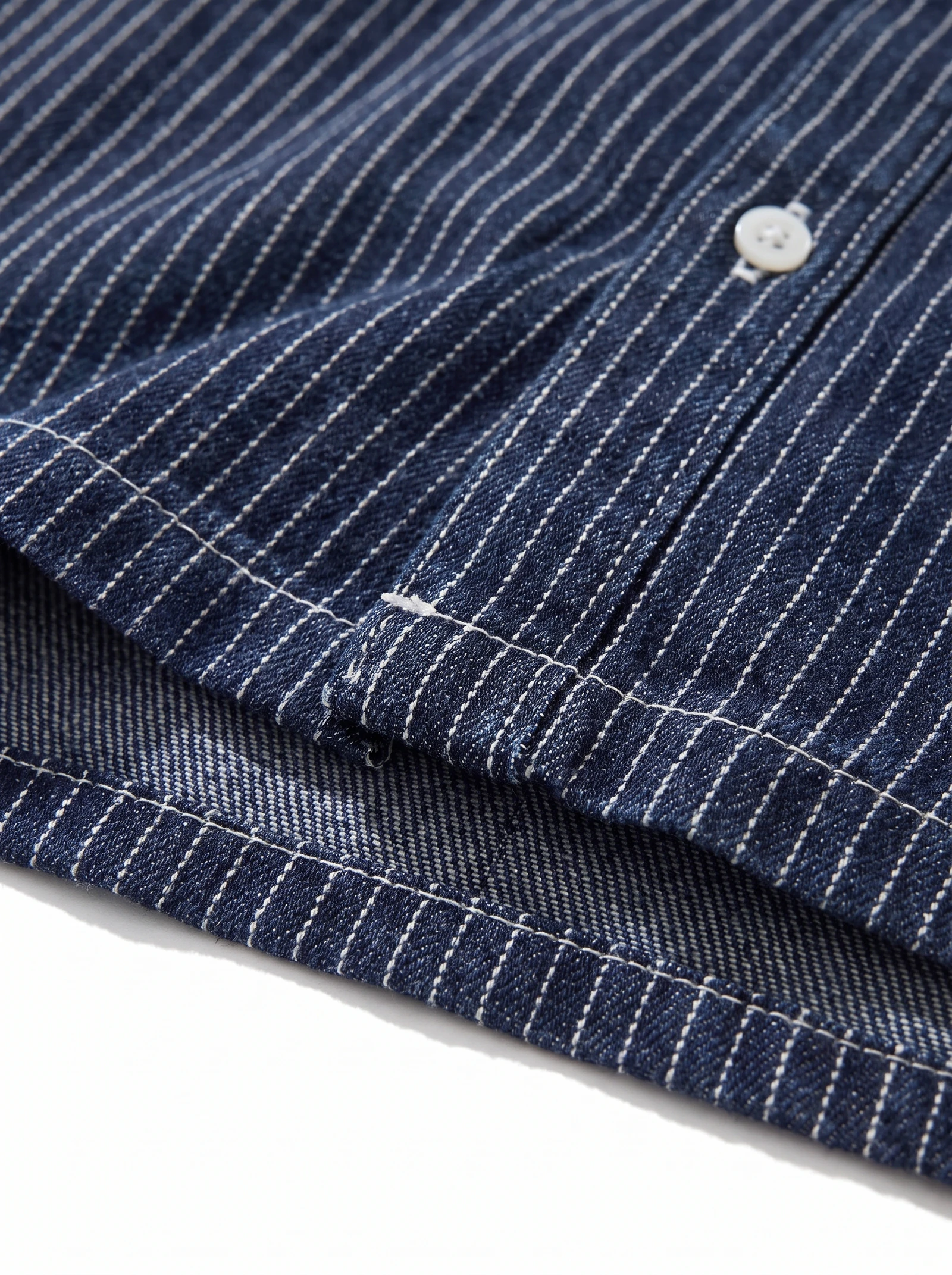 Overshirt Navy a Rayas: detalle de la prenda, tejido y acabados, fotografía de producto (5 de 9) — Centrix Core