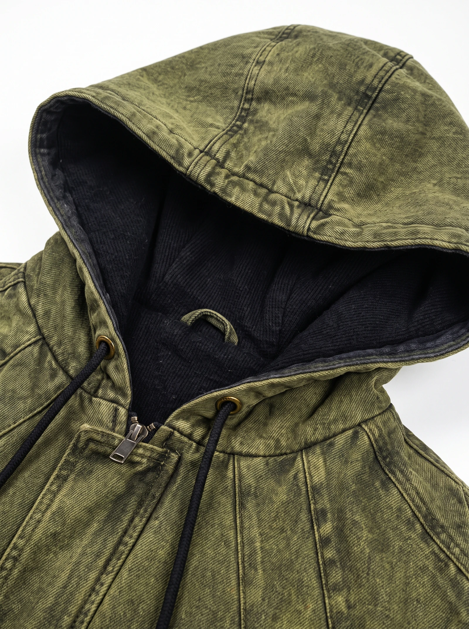 Bomber Oliva Lavado: detalle de la prenda, tejido y acabados, fotografía de producto (2 de 12) — Centrix Core
